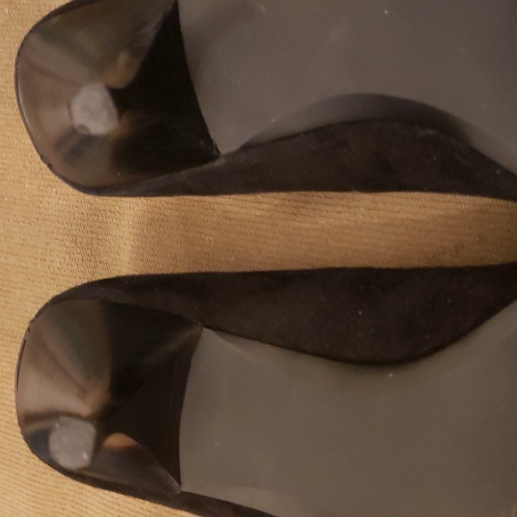 Linnea Paolo Manchester black suede pump size 8 M almost new, buckle detail - Picture 8 of 9